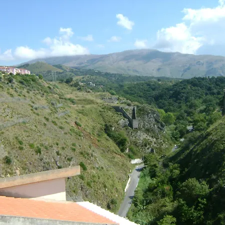 Via Faro, Con Vista Mare E Montagne