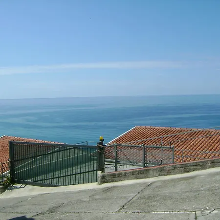 Via Faro, Con Vista Mare E Montagne *